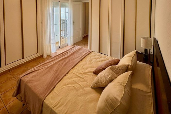 Image No.16-3 Bed Townhouse for sale