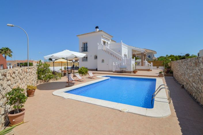 Image No.2-4 Bed Villa for sale