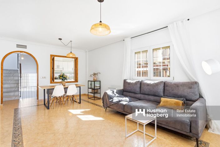 Image No.2-4 Bed Villa for sale