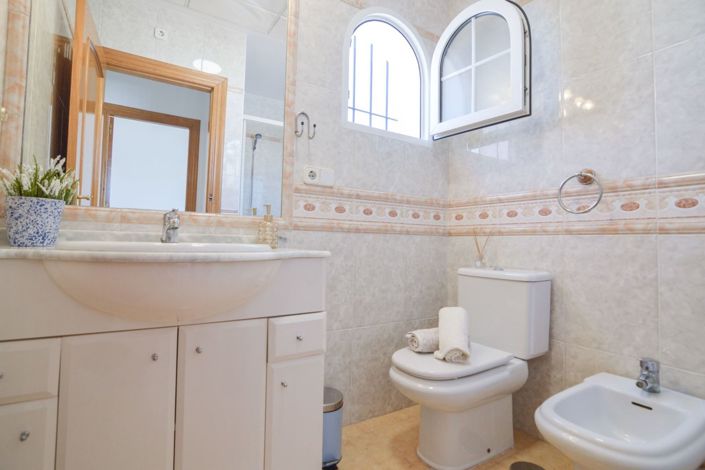 Image No.8-4 Bed Villa for sale