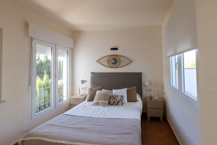 Image No.37-2 Bed Townhouse for sale