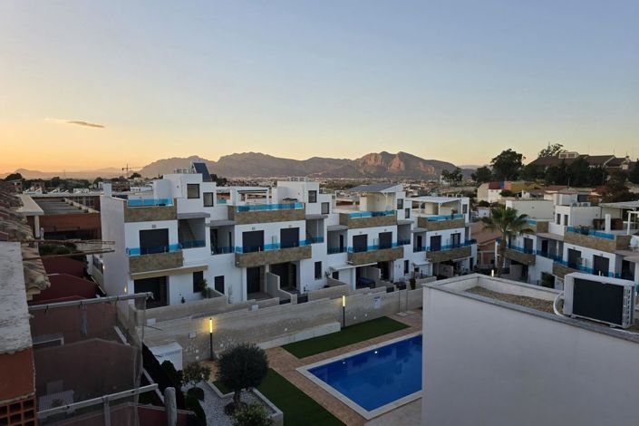 Image No.12-3 Bed Townhouse for sale