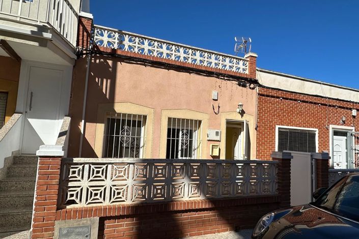 Image No.2-4 Bed Townhouse for sale