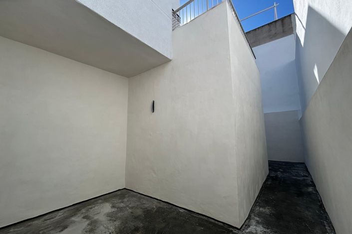 Image No.10-4 Bed Townhouse for sale