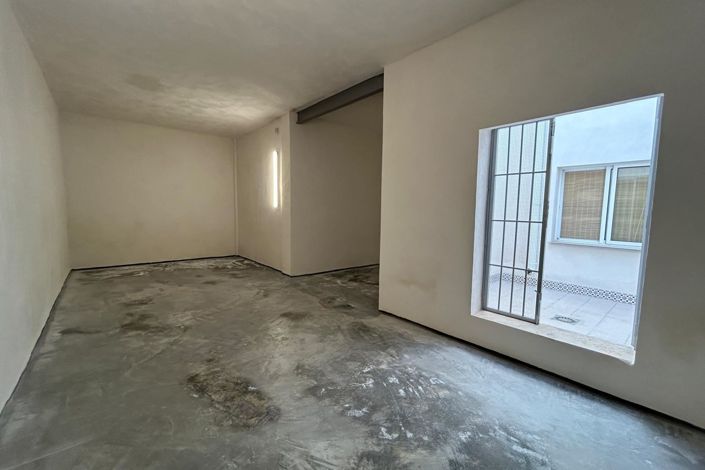 Image No.17-4 Bed Townhouse for sale