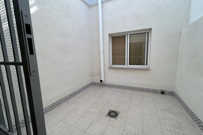 Image No.18-4 Bed Townhouse for sale