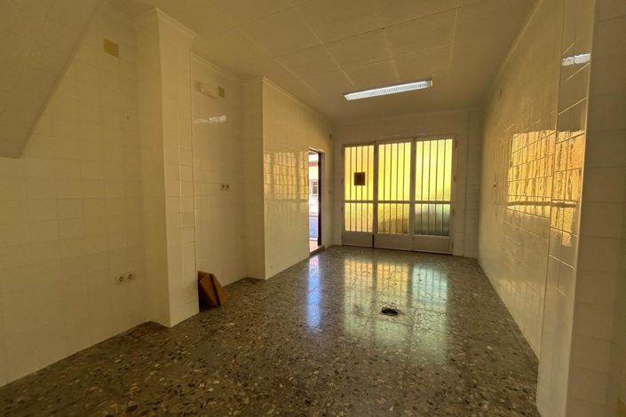 Image No.20-4 Bed Townhouse for sale