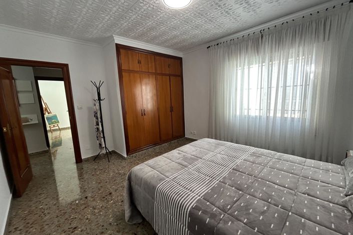 Image No.25-4 Bed Townhouse for sale