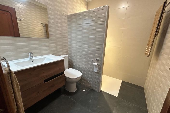 Image No.28-4 Bed Townhouse for sale