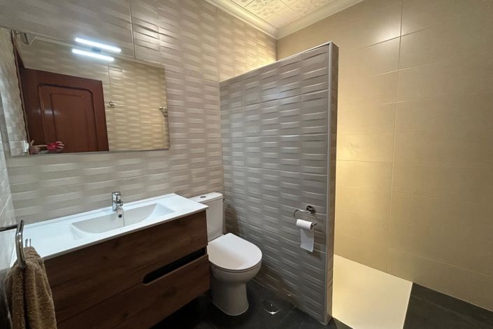 Image No.35-4 Bed Townhouse for sale