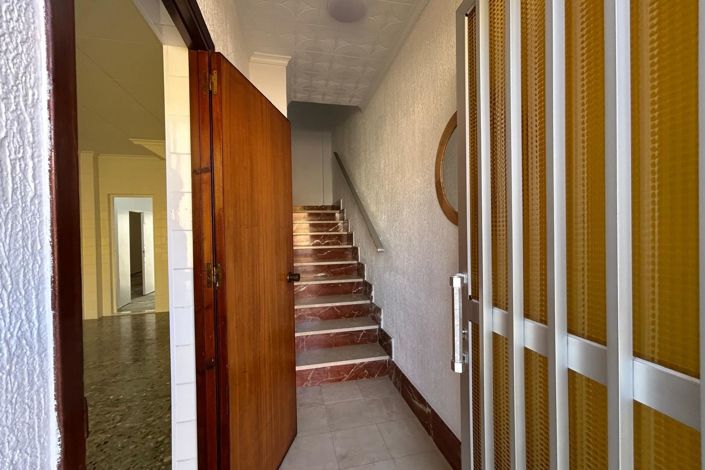 Image No.4-4 Bed Townhouse for sale