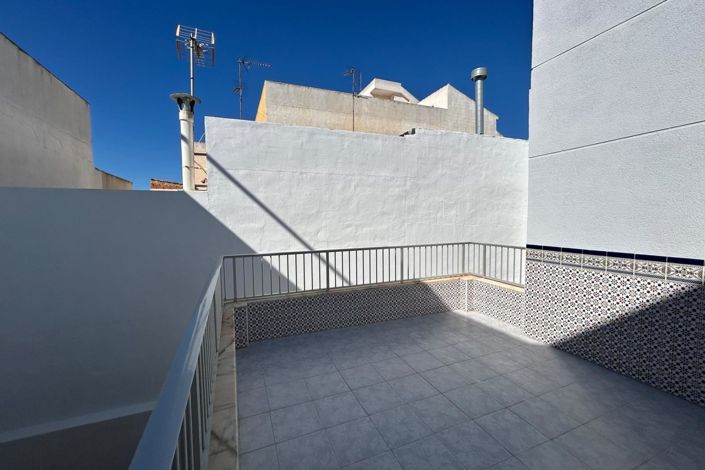 Image No.41-4 Bed Townhouse for sale