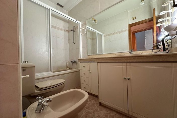 Image No.24-3 Bed Apartment for sale