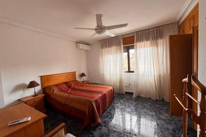 Image No.16-4 Bed Townhouse for sale