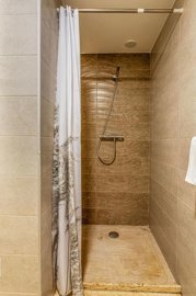 med5nxsktz358crpz8t6j-1880x2820