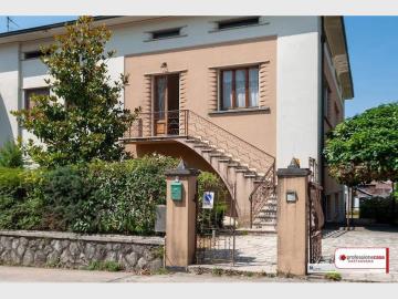 1 - Barga, Villa