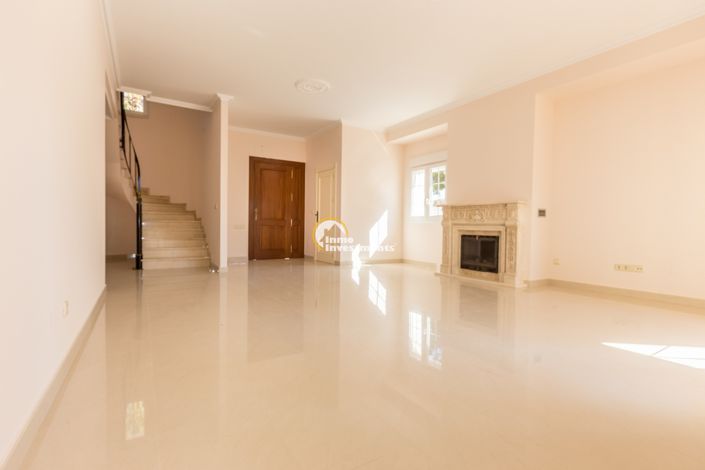 Image No.9-5 Bed Villa for sale