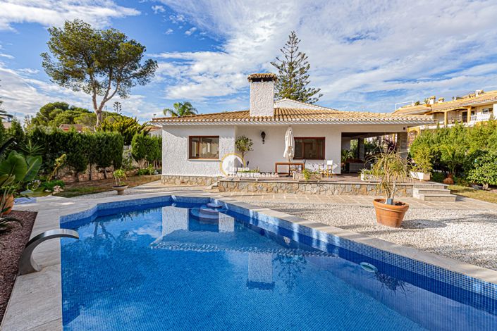 Image No.1-4 Bed Villa for sale