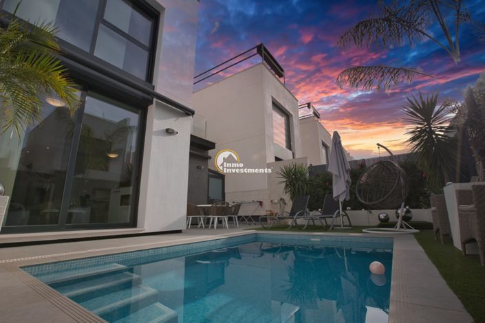 Image No.10-3 Bed Villa for sale