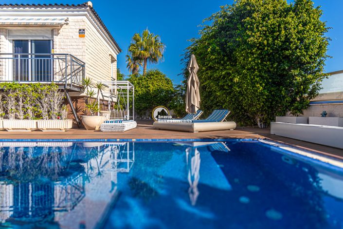 Image No.48-5 Bed Villa for sale