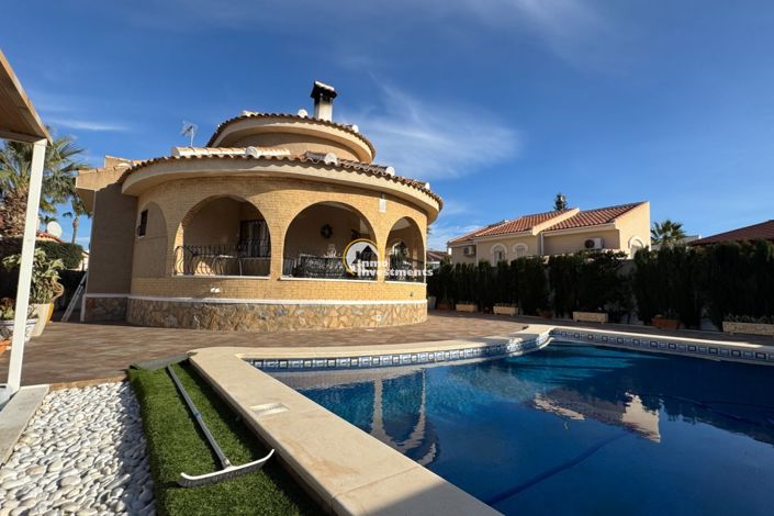 Image No.1-3 Bed Villa for sale