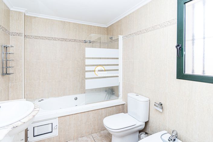 Image No.29-3 Bed Villa for sale