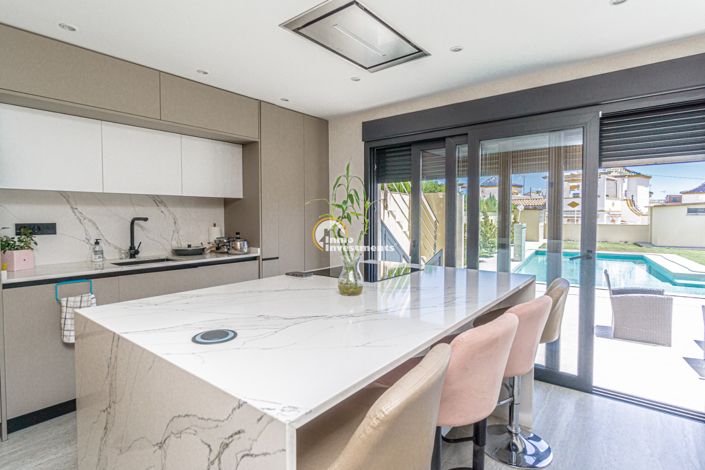 Image No.33-4 Bed Villa for sale