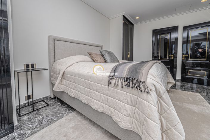 Image No.48-6 Bed Villa for sale