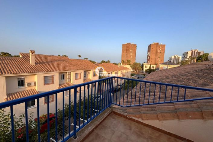 Image No.19-4 Bed Townhouse for sale