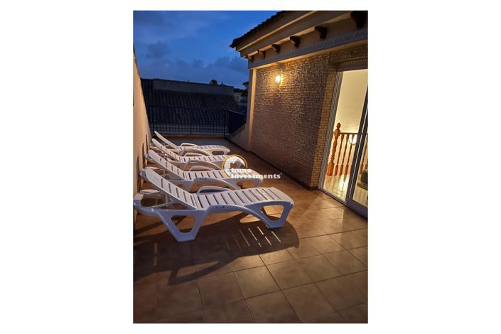 Image No.23-4 Bed Townhouse for sale