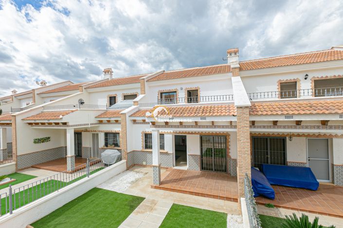 Image No.1-3 Bed Townhouse for sale