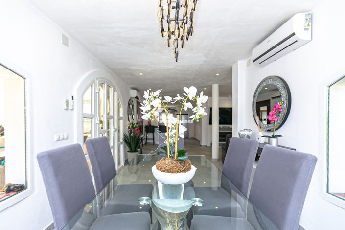 Image No.15-6 Bed Villa for sale