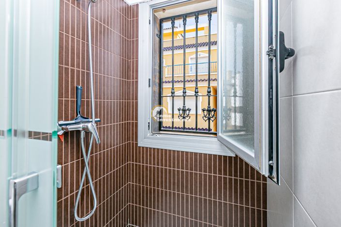 Image No.41-3 Bed Townhouse for sale