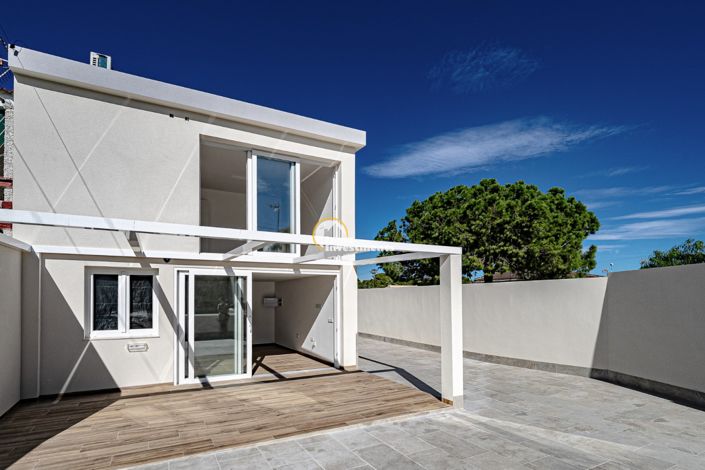 Image No.2-3 Bed Villa for sale