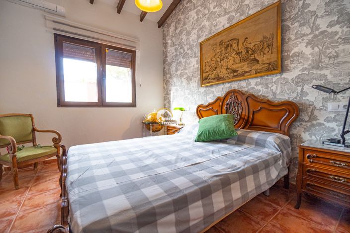 Image No.11-9 Bed Villa for sale