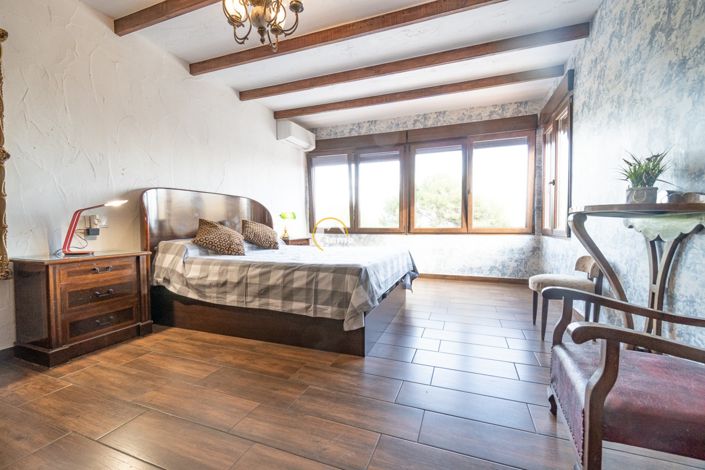 Image No.12-9 Bed Villa for sale