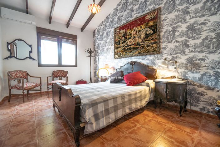 Image No.13-9 Bed Villa for sale