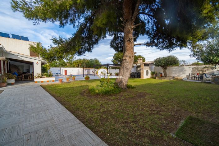 Image No.3-9 Bed Villa for sale