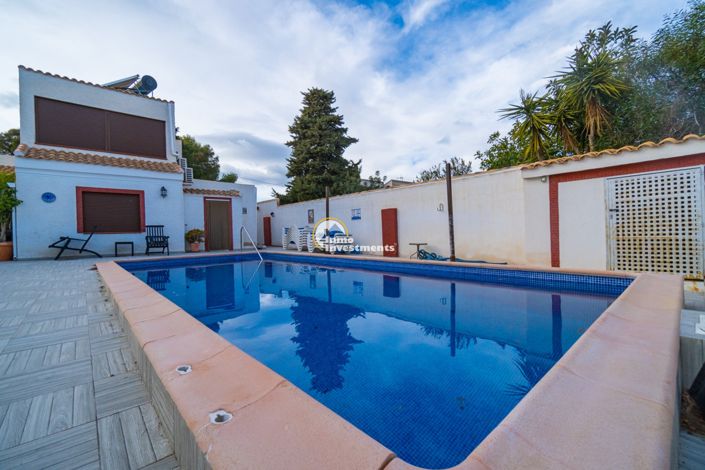 Image No.4-9 Bed Villa for sale