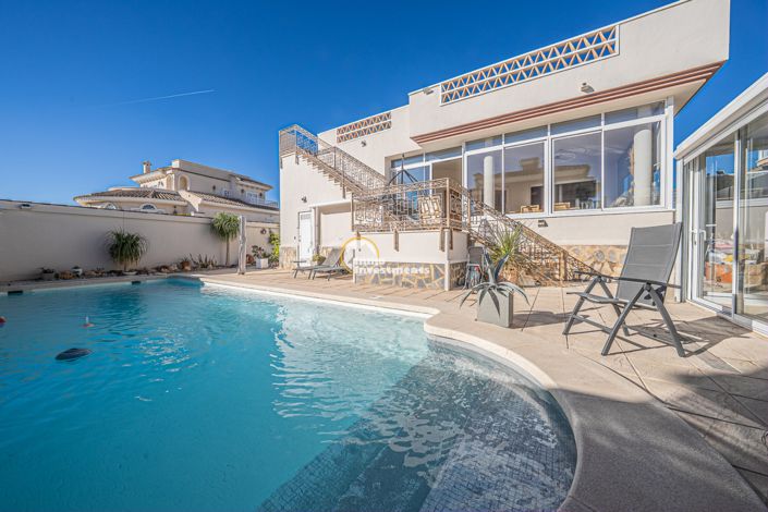 Image No.1-3 Bed Villa for sale