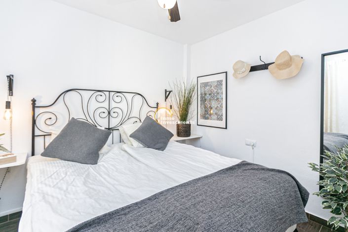 Image No.19-2 Bed Townhouse for sale