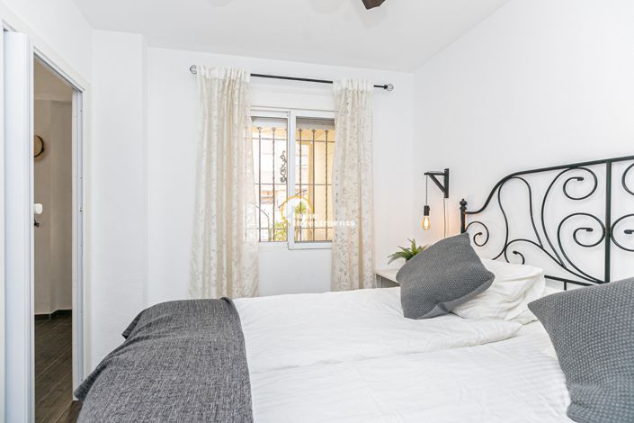 Image No.20-2 Bed Townhouse for sale