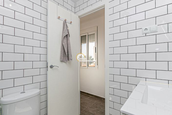 Image No.48-2 Bed Townhouse for sale