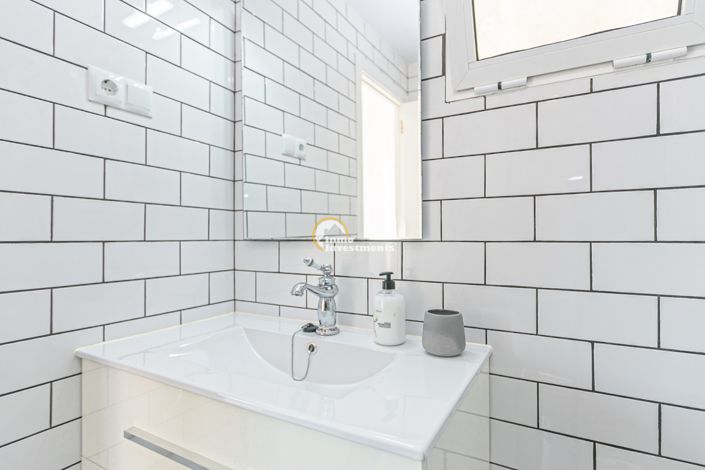 Image No.49-2 Bed Townhouse for sale