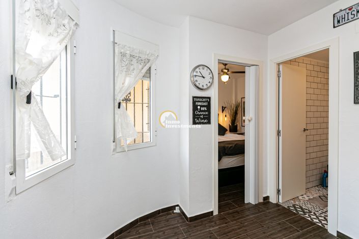 Image No.9-2 Bed Townhouse for sale