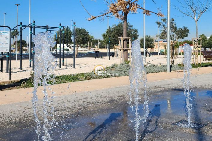 Image No.21-2 Bed Townhouse for sale