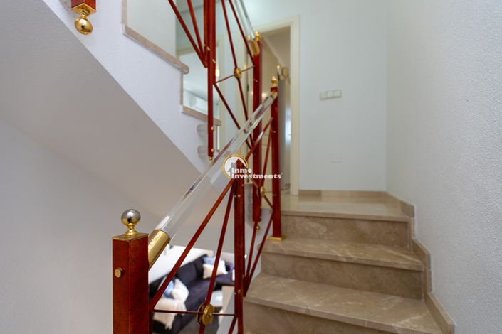 Image No.19-2 Bed Townhouse for sale