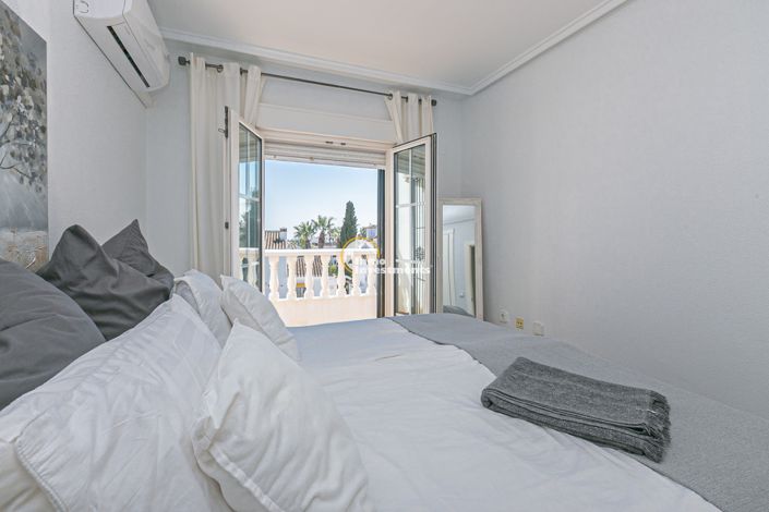 Image No.29-2 Bed Townhouse for sale