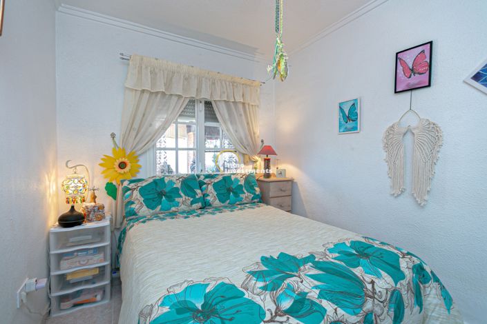 Image No.20-4 Bed Townhouse for sale