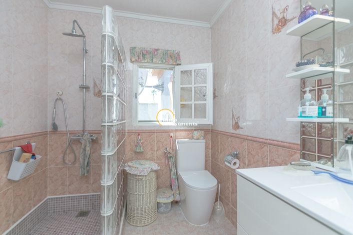 Image No.23-4 Bed Townhouse for sale